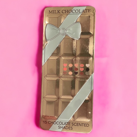 CAÍ Milk Chocolate Scented Eye Shadow Pallet - Picture 3 of 3